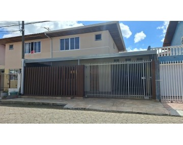 Sobrado com 3 dormitórios em Curitiba